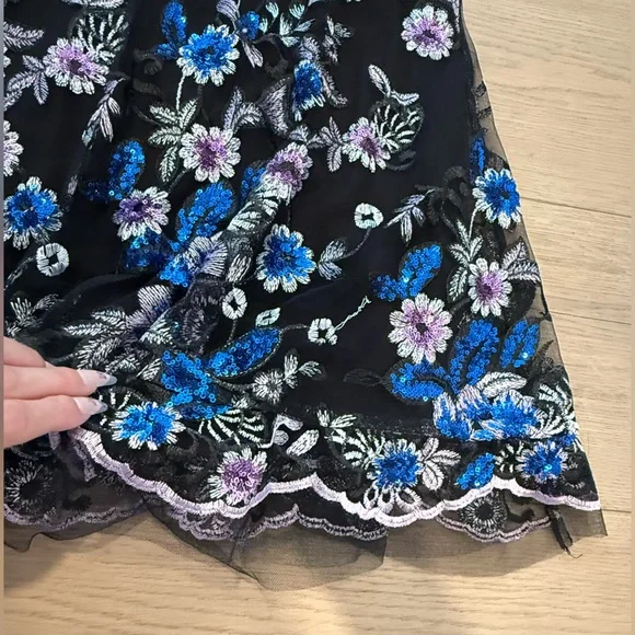 Dress the Population Floral Mini Dress in Black and Blue - Picture 5 of 10